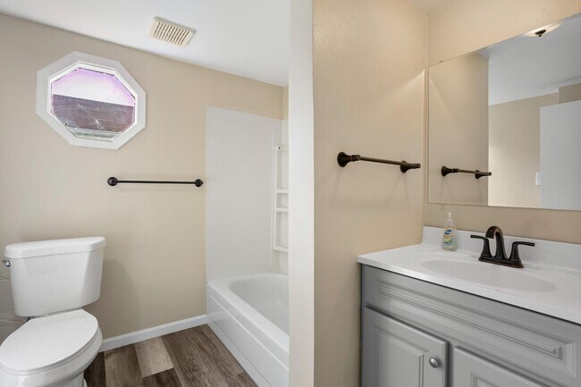 Foto del edificio - 816 Roosevelt St