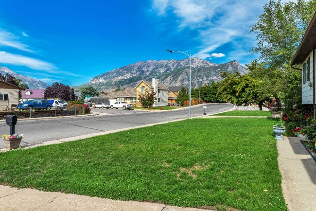 Building Photo - 819 N 2300 W