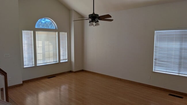 Building Photo - 321 Falcon Ct