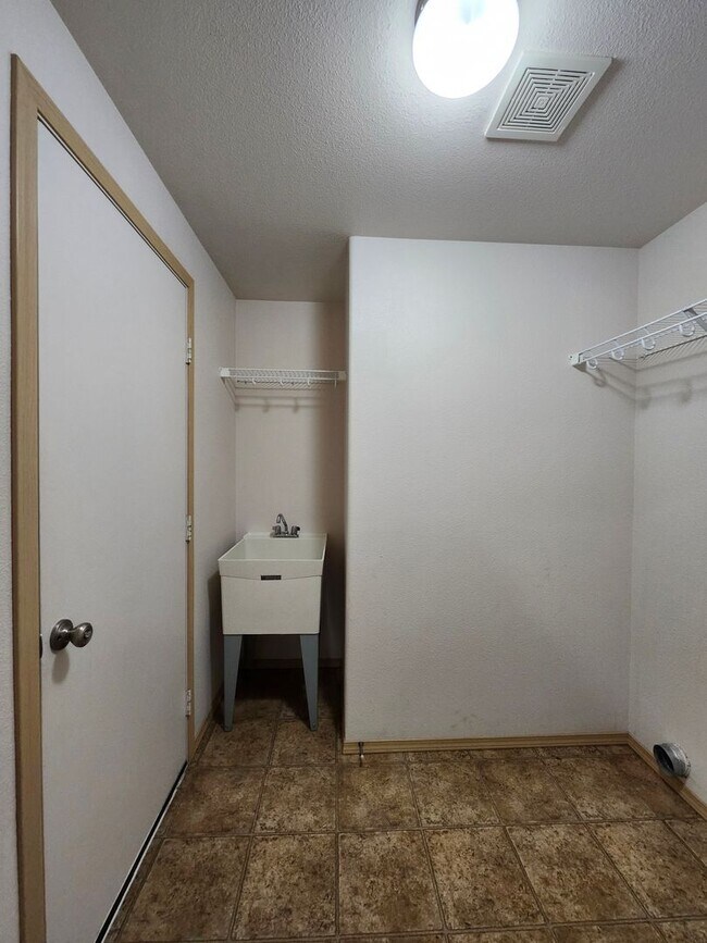 Foto del edificio - Spacious 3 bedroom/2 bath on Cul-de-Sac, 3...