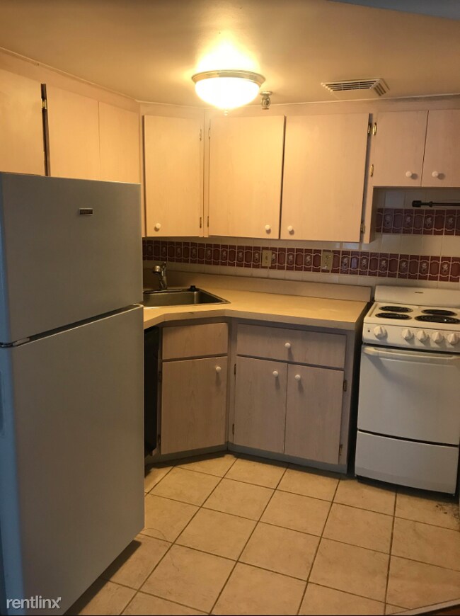 Building Photo - 1 br, 1 bath Apartment - 220 Newbury St