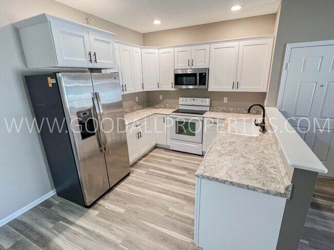 Building Photo - 1606 NW Prairie Lakes Dr