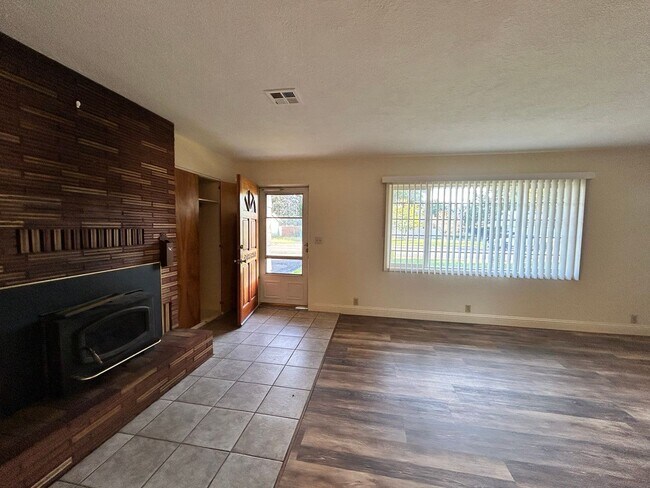 Foto del edificio - 3 Bedroom, 2.5 Bath House