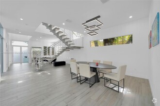 Building Photo - 5720 SW 24th St