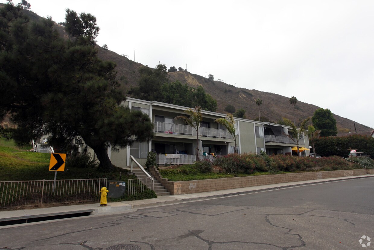 Building Photo - 790 Cedar St