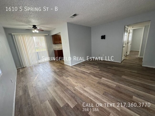 Building Photo - A Breath of Fresh Air: 2 Bed/1 Bath Main F...