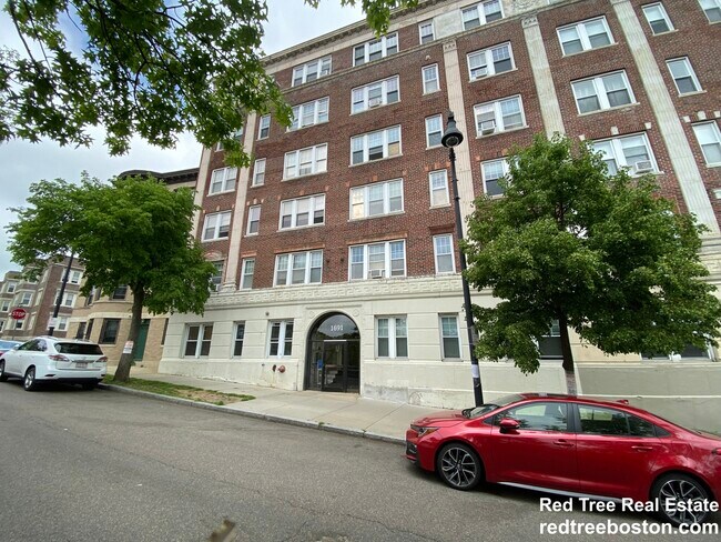 Foto del edificio - 1691 Commonwealth Ave