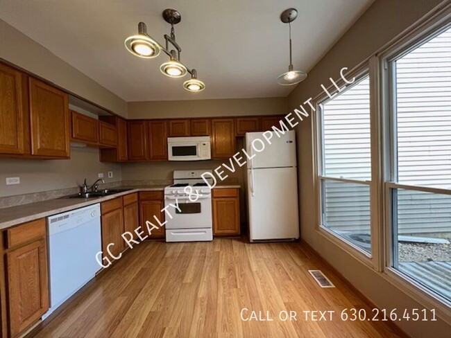 Foto del edificio - ***HOFFMAN ESATES TOWNHOME * 2 BDRM - 1.5 ...