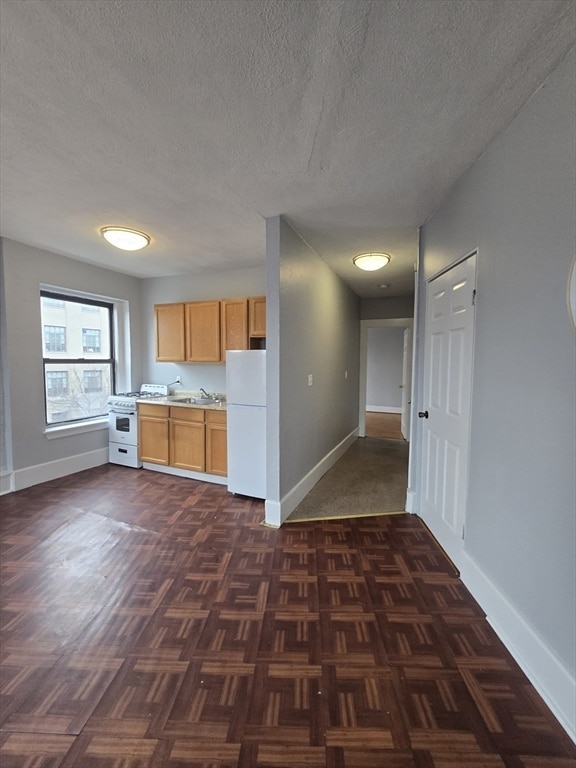 Building Photo - 604 Essex St