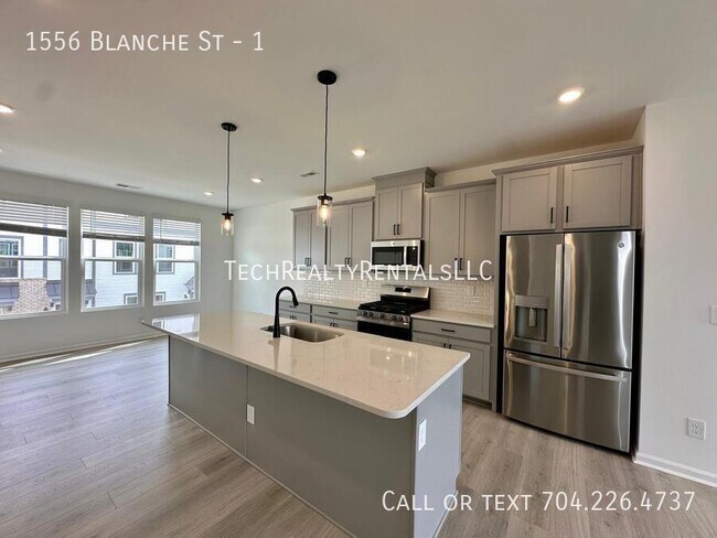 Building Photo - 1556 Blanche St