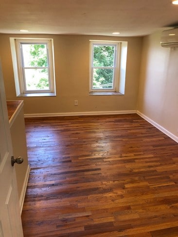 Photo - 6 Woodmont Rd (Conshohocken, PA) House