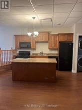 Building Photo - 807 Queen St