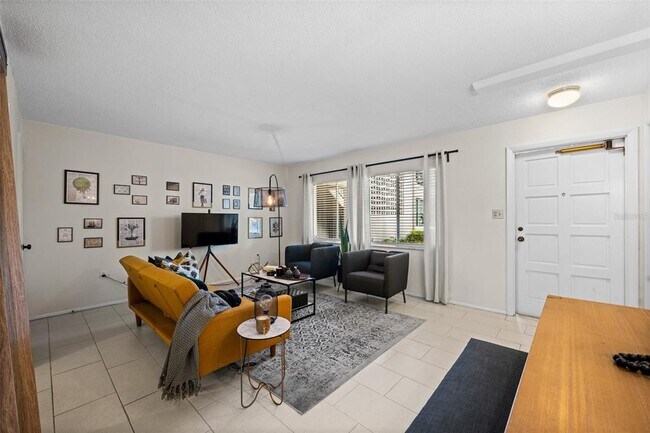 Foto del edificio - 644 N Knowles Ave