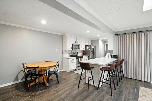 Building Photo - 10322 Sageplum Dr