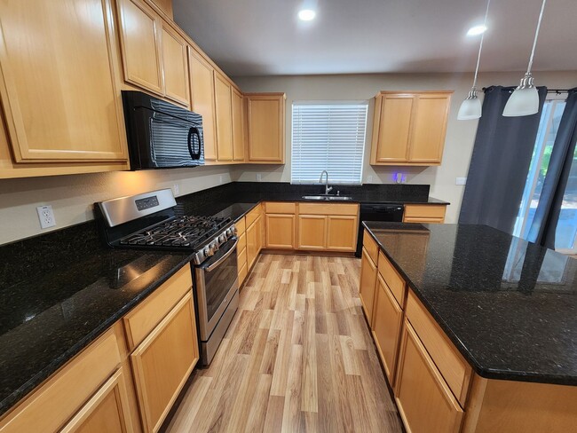 Building Photo - Inviting and Warm 3 Bedroom 2 Bath Home in Newman CA