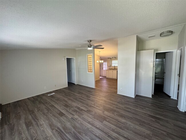 Foto del edificio - 16506 Leafy Meadow Dr