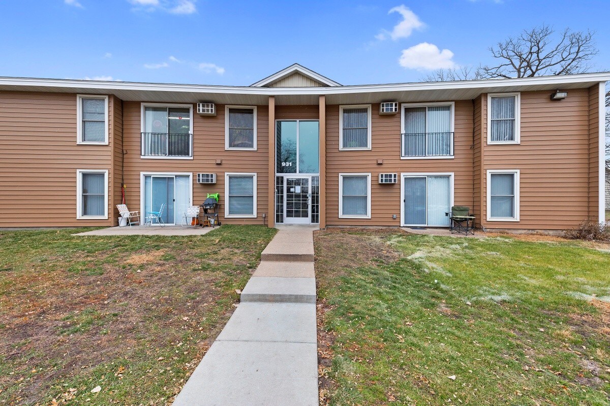 Foto principal - 910 6th St S