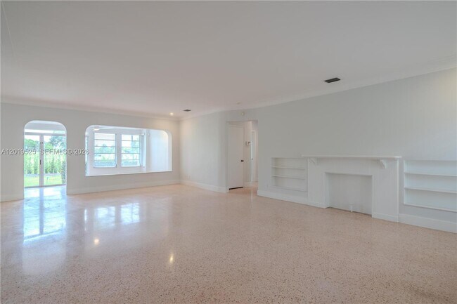 Foto del edificio - 475 S Shore Dr