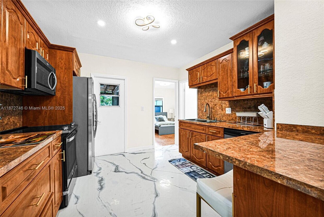 Foto principal - 6840 SW 26th Ct