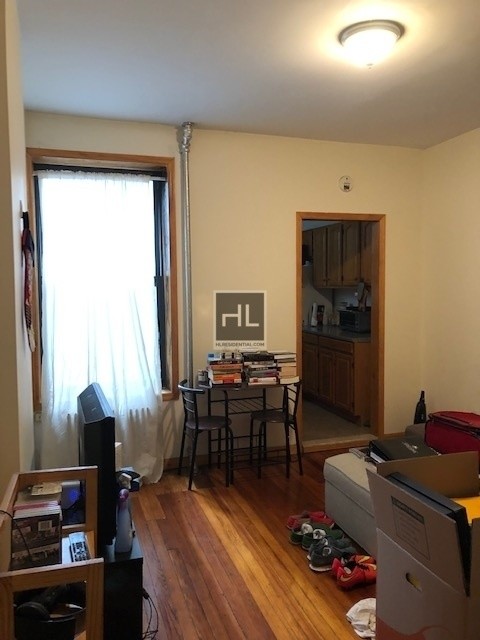 Building Photo - Great NO FEE Two Bedroom in Astoria, NY