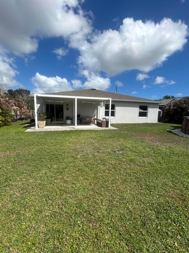 Foto del edificio - 5840 NW Bates Ave