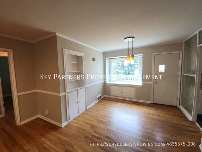 Building Photo - 5122 Clark-