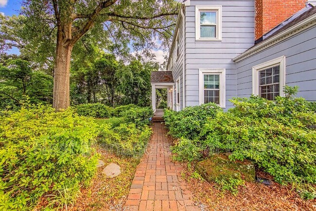 Foto del edificio - 220 Bradford Ave