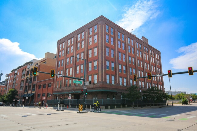 Building Photo - 2261 Blake St
