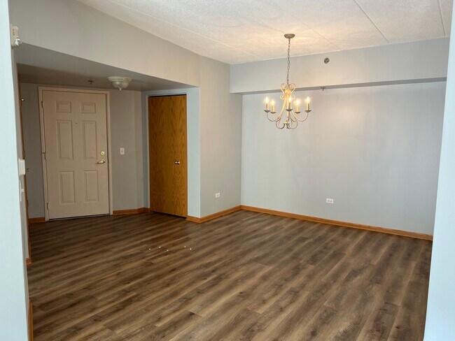 Building Photo - 943 Elderberry Cir