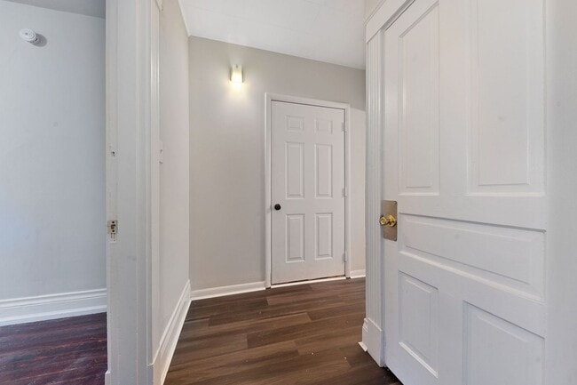 Building Photo - CHEVIOT - Roomy 3 bed 1 bath upstairs in 2...