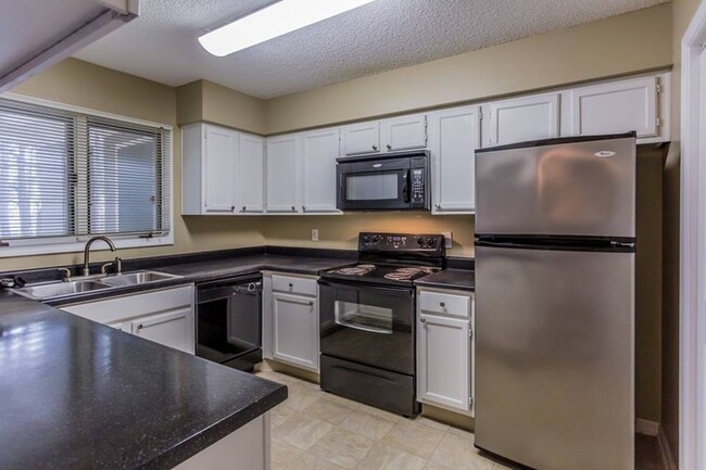 Spacious Kitchens - Pleasant Valley Pointe