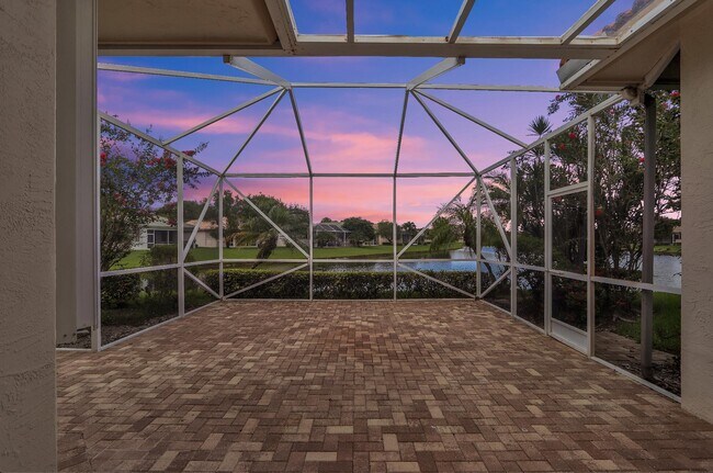 Foto del edificio - 9183 Bay Point Cir