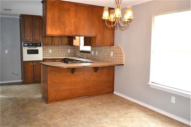 Building Photo - 102 Thompson Cir