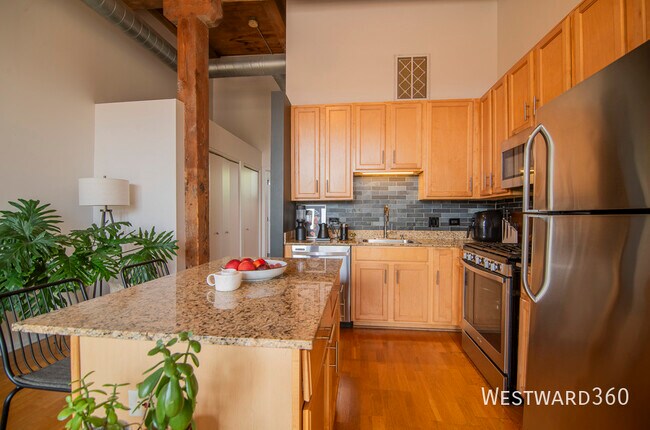 Foto del edificio - 1061 W 16th St