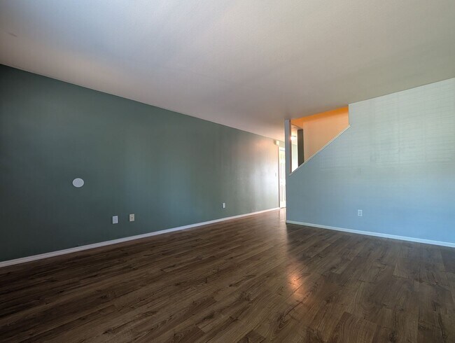 Foto del edificio - Spacious 3-Bedroom, 2.5-Bath Townhouse Near Churchill In Eugene!