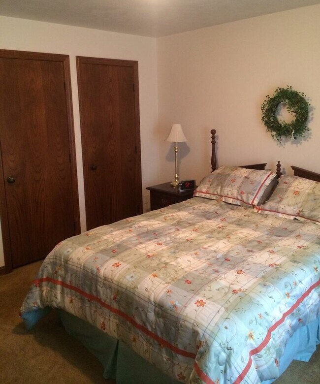 Bedroom - 907 Lowell Ave