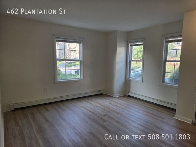 Building Photo - 462 Plantation St