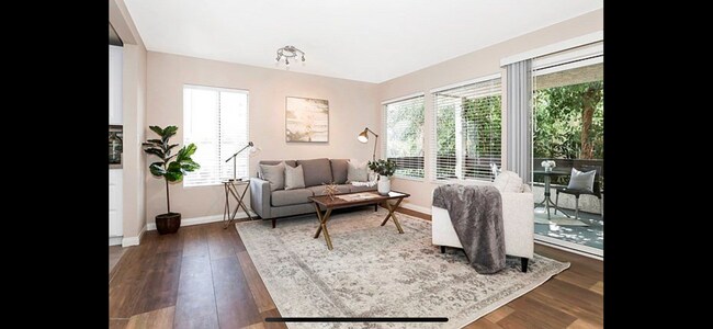 Family Room - 1325 Valley View Rd