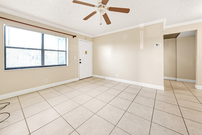 Foto del edificio - 7091 Golf Colony Ct