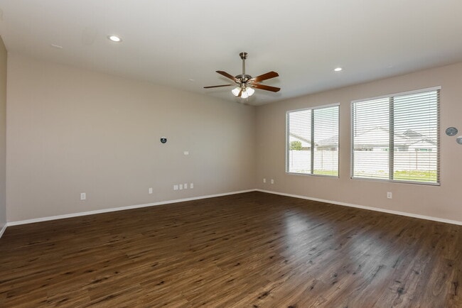 Building Photo - 21004 E Cherrywood Dr