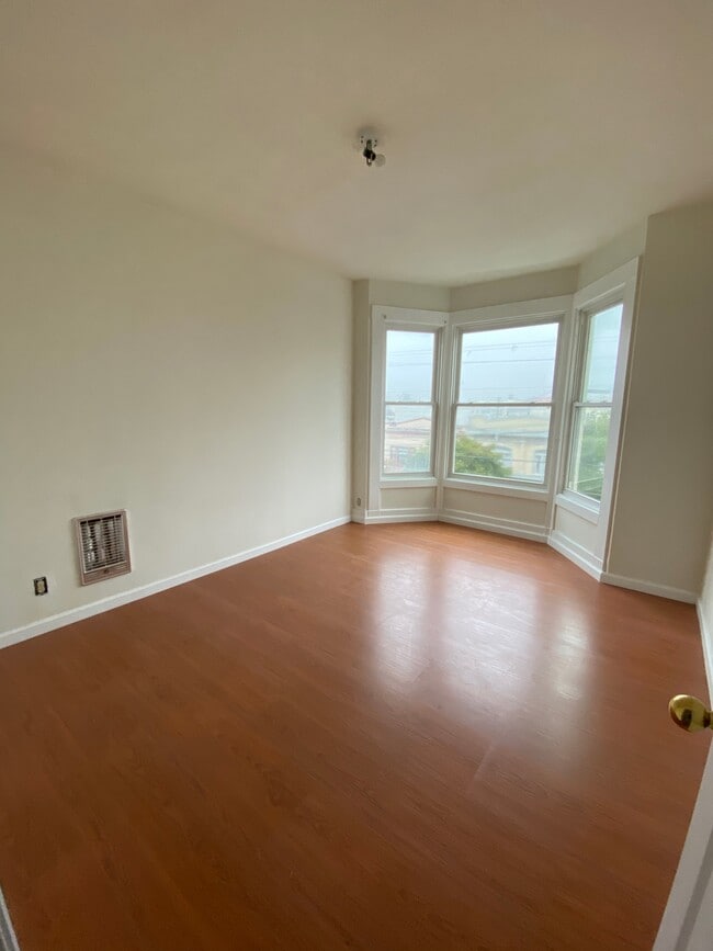 Building Photo - 457 11th Ave