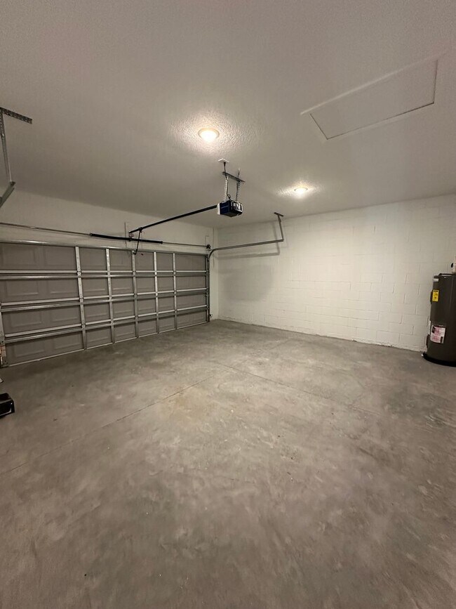 Building Photo - Marion Oaks 4 Bedrooms 2 Baths