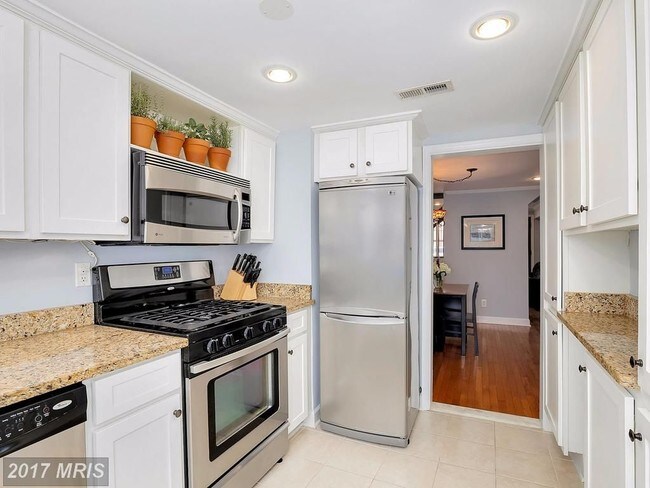 Cocina - 619 N Henry St