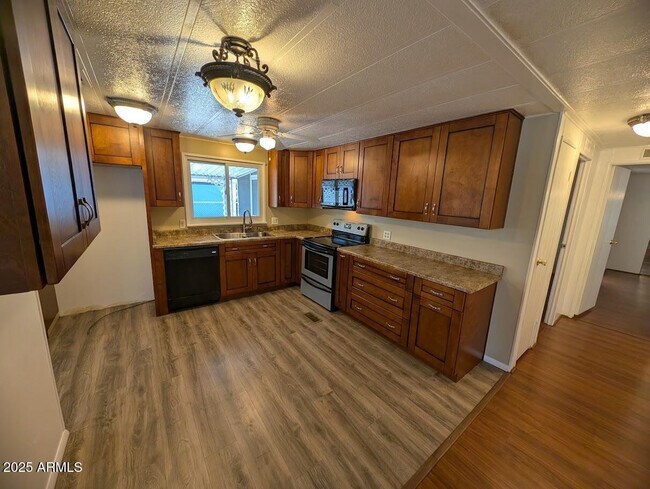 Foto del edificio - 18003 N 2nd St