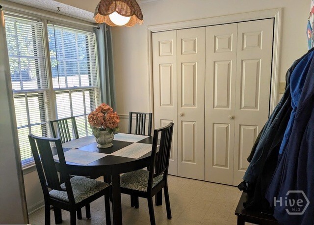 Building Photo - 1030 Cherokee Cir