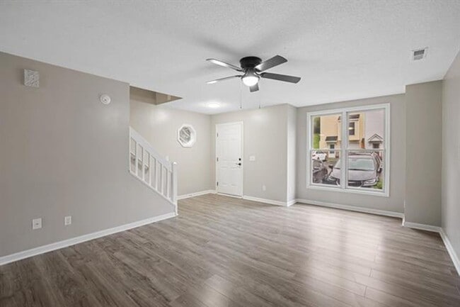 Building Photo - Spacious 3-level Townhouse in Harrisonburg