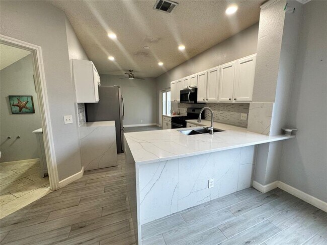 Building Photo - 1616 War Horse Ln