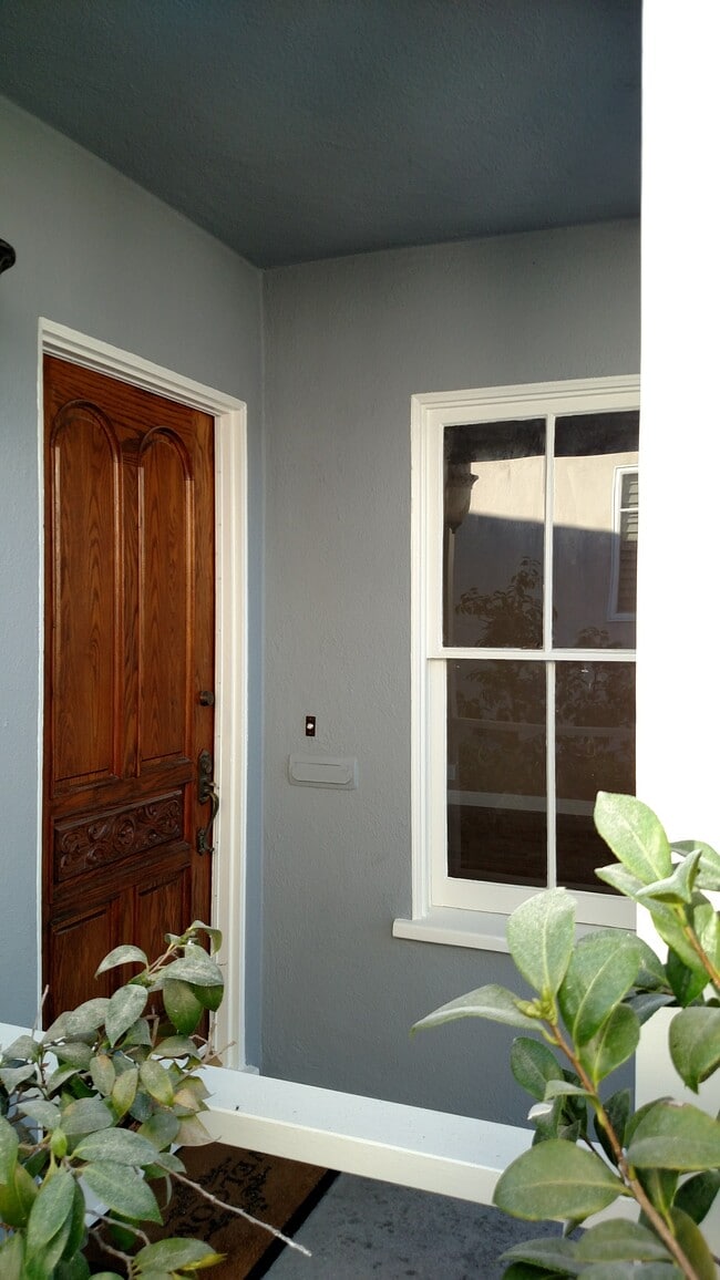 Front solid wood door - 5835 Tellefson Rd