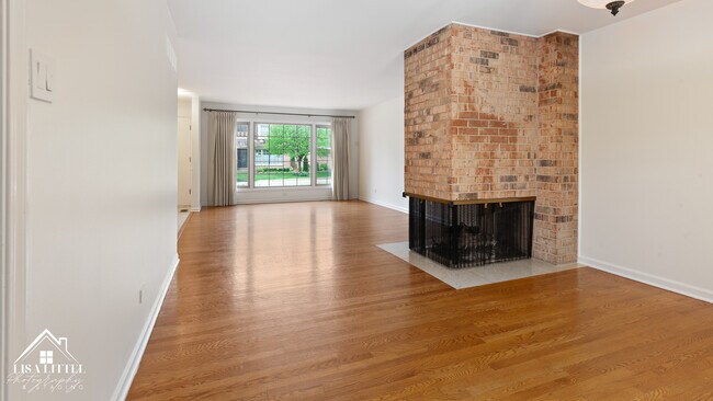 Foto del edificio - 2S661 Ave Normandy W