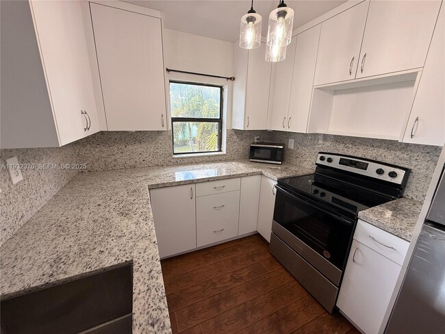 Foto del edificio - 3961 NW 87th Ave